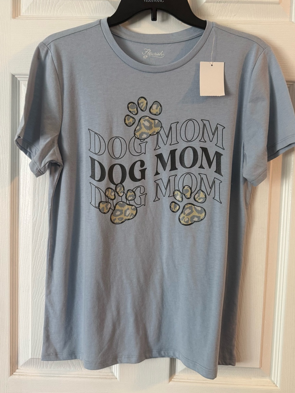 Women’s Dog Mom T-Shirt. NWT. Size Small